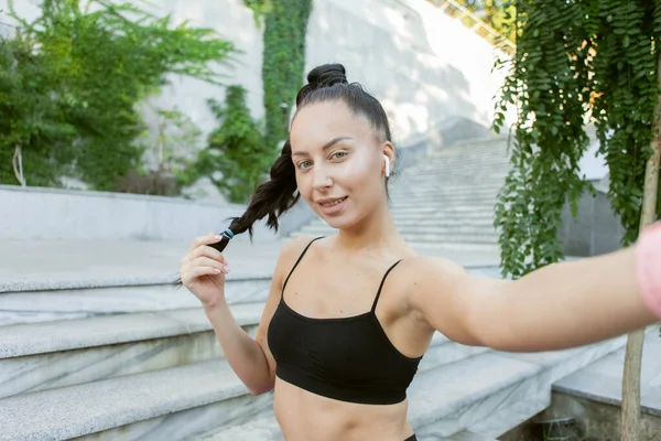 Selfie Retrato Sonriente Mujer Fitness Aire Libre — Foto de Stock