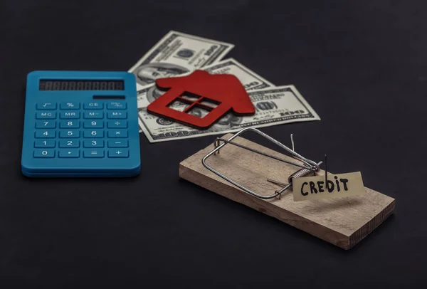 Mousetrap Com Isca Crédito Notas Dólar Calculadora Casa Fundo Preto — Fotografia de Stock