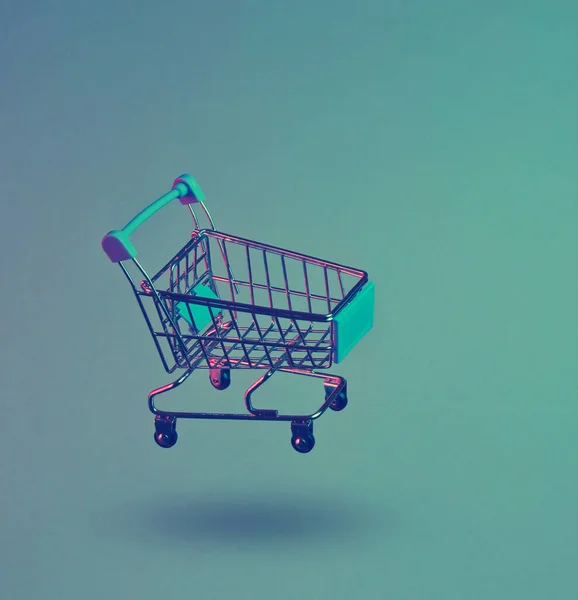 Concepto Compras Minimalista Carro Compras Juguete Noche Neón Foto Con —  Fotos de Stock