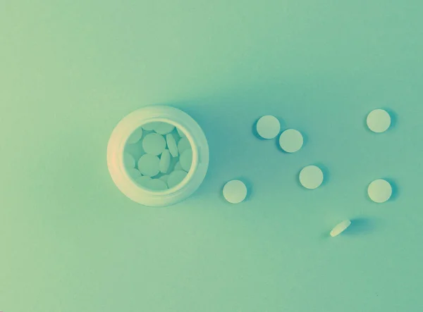 Медична Концепція Мінімалізму Невелика Пляшка Антидепресантами Білими Таблетками Голографічним Синім — стокове фото