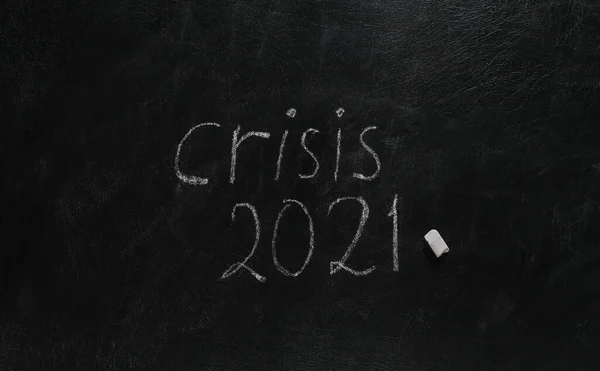 Word Crisis 2021粉笔画在黑板上 — 图库照片