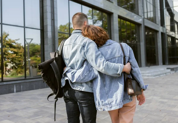 Attraktivt Ungt Hipsterpar Förälskade Staden Ungdom Kärlek Koncept — Stockfoto