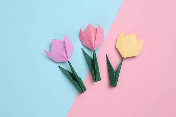 Papier Tulipany Kwiat Różowym Niebieskim Tle Pastelowym Marca Koncepcja Dnia — Zdjęcie stockowe