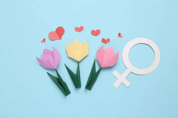 Handgemaakte Origami Tulp Bloemen Venus Symbool Harten Blauwe Achtergrond Vrouwendagconcept — Stockfoto