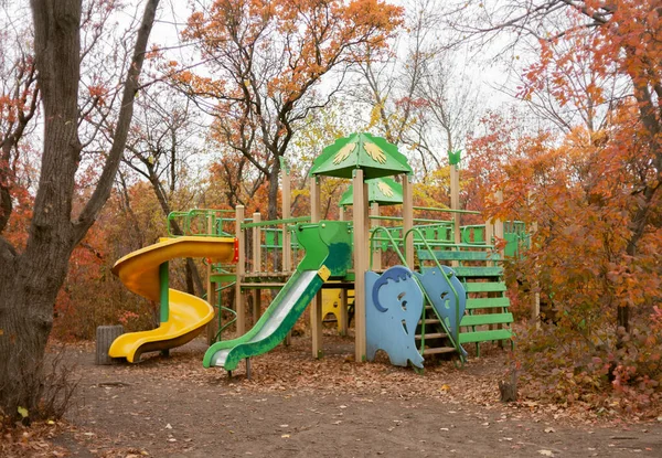 Sonbahar Ormanında Parkta Oyun Parkı — Stok fotoğraf