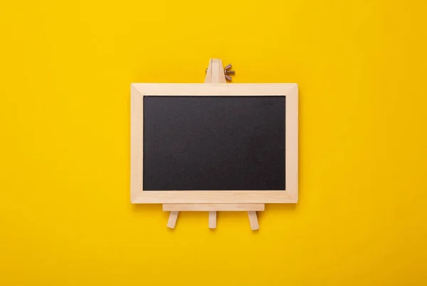 Mini Blackboard Yellow Background Empty Blank Chalkboard Copy Space Business — Stock Photo, Image