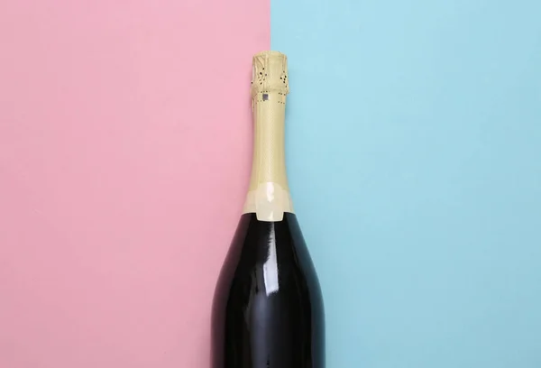Champagne Fles Blauw Roze Pastel Achtergrond — Stockfoto