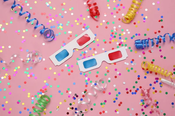 Lunettes Banderole Colorée Avec Confettis Sur Fond Rose Jour Film — Photo