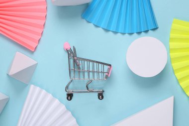 Soyut arka planda geometrik şekilli alışveriş arabası. Minimalizm. Sanat kavramı. Yaratıcı yerleşim 