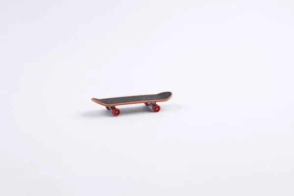Mini Prst Skateboard Bílém Pozadí — Stock fotografie