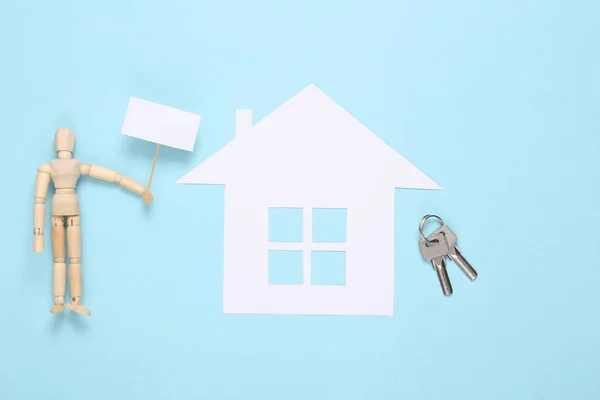 Casa Venda Casa Papel Fantoche Com Sinal Branco Fundo Azul — Fotografia de Stock