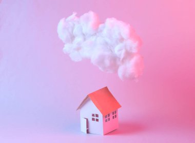 Sanat kavramı. Hause ve yüzen kabarık bulut. Mavi pembe neon ışık. Yaratıcı bir fikir. Sanat kavramı. Minimalizm. Sürrealizm 
