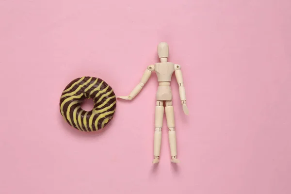 Donut Fantoche Madeira Fundo Rosa — Fotografia de Stock