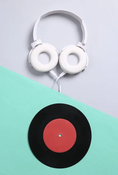 Stereo Headphones Vinyl Records Gray Blue Background 80S Flat Lay — Stock Photo, Image