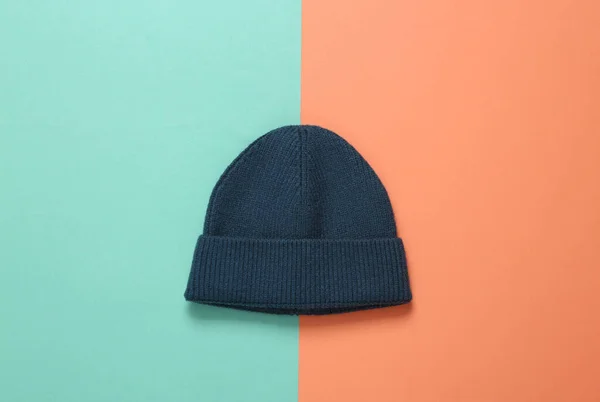 Beanie Klobouk Modrém Růžovém Pozadí Horní Pohled — Stock fotografie