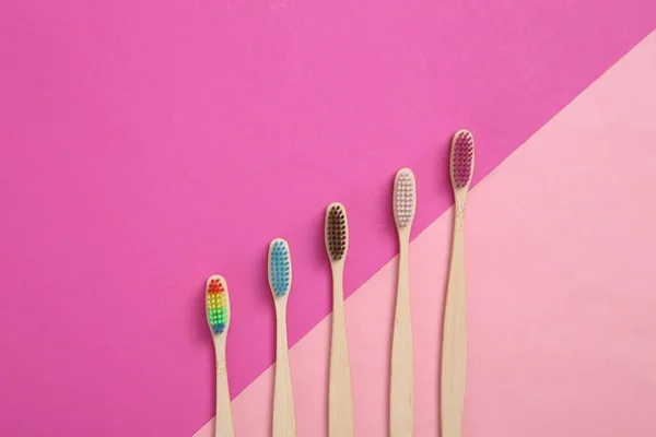 Many Eco Friendly Bamboo Toothbrushes Pink Background Top View — Stock Photo, Image