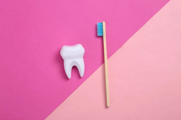 Bambú Ecológico Cepillo Dientes Dientes Sobre Fondo Rosa Concepto Cuidado — Foto de Stock