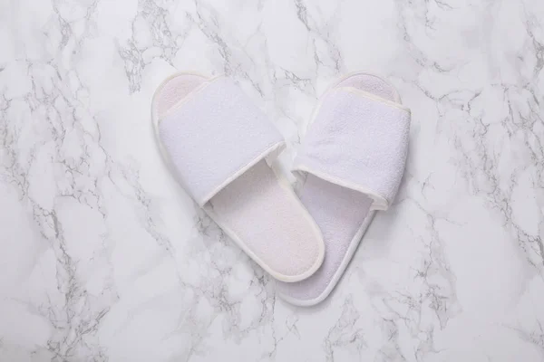 Slippers Marble Background Top View — Foto de Stock