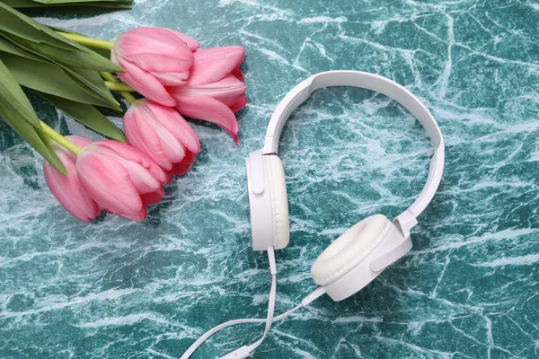 Pink Tulips Headphones Blue Marble Surface Romantic Music Love Concept — ストック写真