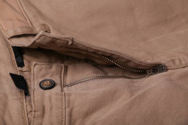 Açık bej pantolon fermuarı