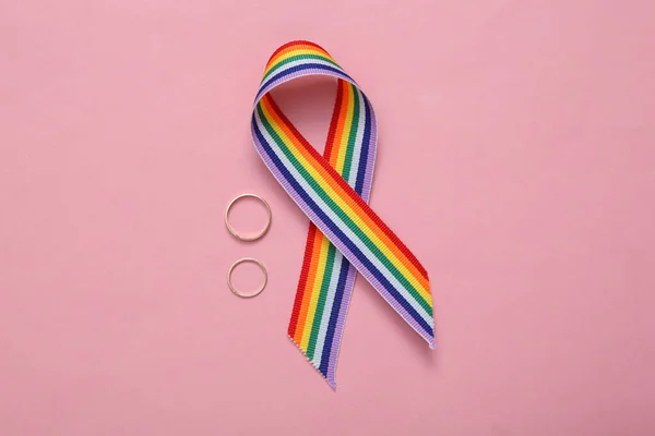 Lgbt 무지개 결혼반지 배경에 — 스톡 사진