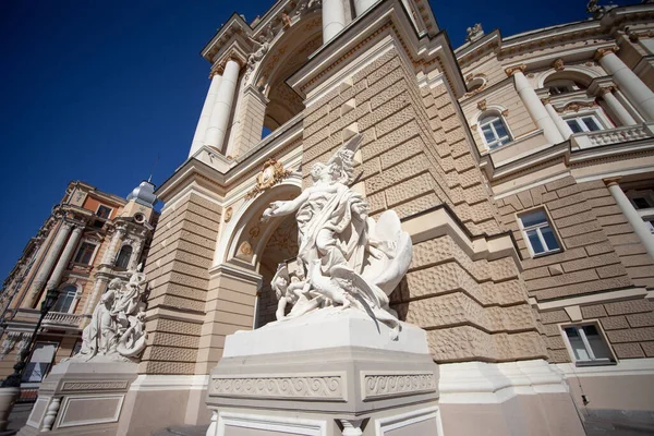 Odessa Ukraine Απριλίου 2021 Αρχαία Αγάλματα Στο Θέατρο Όπερας Και — Φωτογραφία Αρχείου