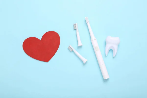 Ultrasonic Plastic Toothbrush Replaceable Heads Heart Tooth Model Blue Background — Stock Photo, Image