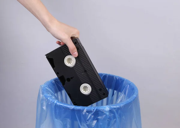 Hand Throws Video Cassette Trash Bin Package Gray Background — Stock Photo, Image
