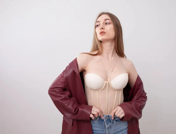 Modèle Femme Mode Sexy Corset Veste Cuir Sur Fond Blanc — Photo