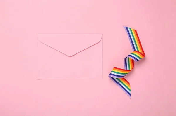 Envelope Lgbt Райдужна Стрічка Гордості Символ Рожевому Тлі Валентинів День — стокове фото