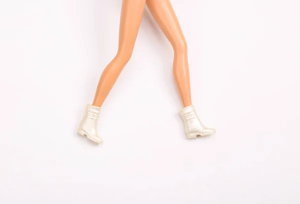 Кукольные Женские Ноги Сапогах Белом Фоне Креативная Минималистическая Планировка — стоковое фото