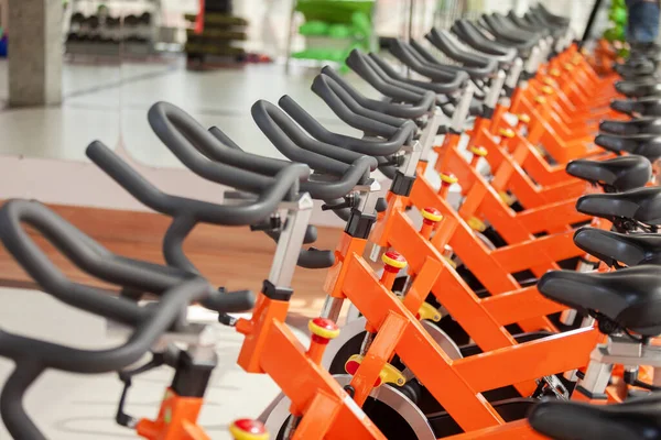 Concepto Estilo Vida Saludable Clase Spinning Con Bicicletas Vacías Fitness — Foto de Stock