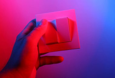 Işığı kırmızı mavi ışıkta tut