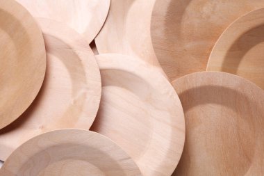 Eko ahşap tabaklar yığını kapatın.