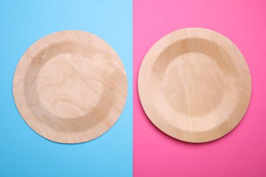 Pembe arkaplanda eko ahşap plakalar