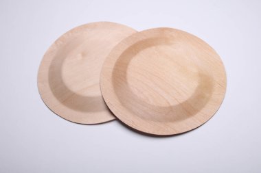 Beyaz arkaplanda eko ahşap plakalar