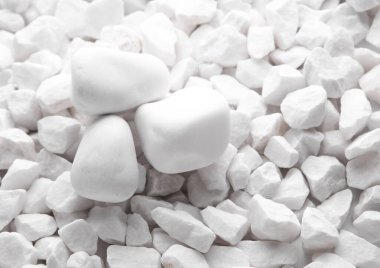 Bir sürü Beyaz Çakıl Taşı Yaklaş