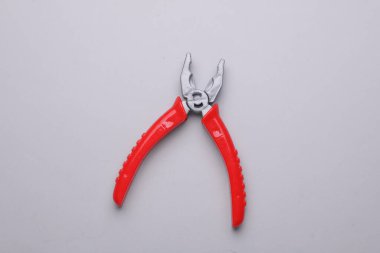 Gri arka planda çocuk pensesi.