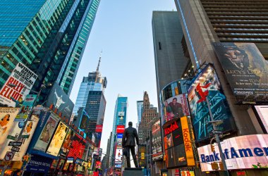 New York manzarası ve insanlar