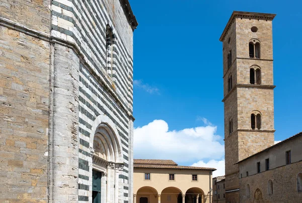 Itálie Volterra Románská Zvonice Katedrály Křtitelnice — Stock fotografie