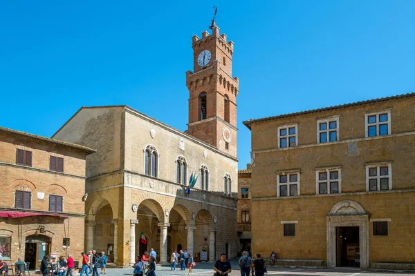 Pienza Itálie Září 2019 Lidé Náměstí Pio Vidí Středověké Paláce — Stock fotografie
