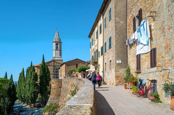 Pienza Ιταλία Σεπτεμβρίου 2019 Επισκέπτες Στα Μεσαιωνικά Τείχη Της Πόλης — Φωτογραφία Αρχείου