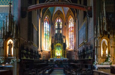 Cracow, Polonya - 6 Aralık 2017: Fransisken Kilisesi 'nin nave' i