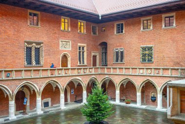 Cracow, Polonya - 6 Aralık 2017: Collegium Maius 'un avlusu (eski üniversite))