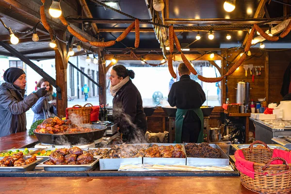 Cracovia Polonia Diciembre 2017 Puesto Comida Tradicional Del Mercado Navideño — Foto de Stock