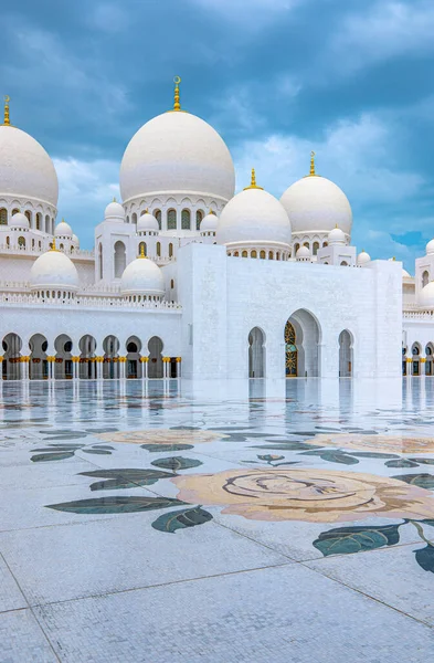Abu Dhabi Egyesült Arab Emírségek Sheick Zayed Grand Mosque Udvarának — Stock Fotó