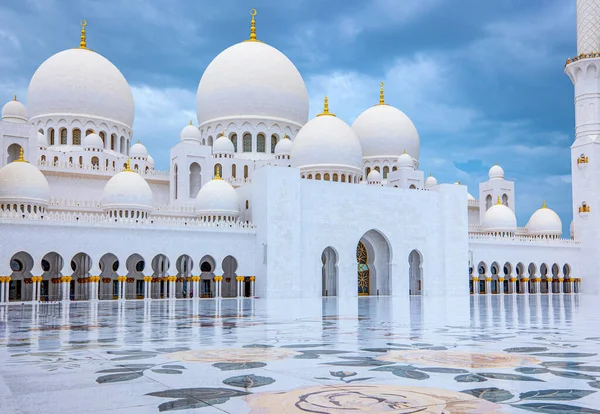 Abu Dhabi Egyesült Arab Emírségek Sheick Zayed Grand Mosque Udvarának — Stock Fotó