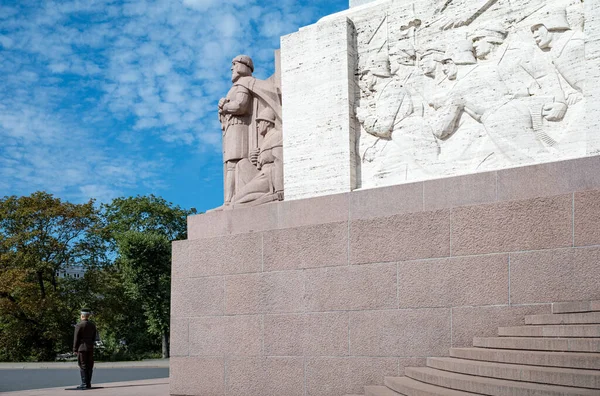 Riga Letonia Las Estatuas Esculturas Del Sótano Del Monumento Libertad — Foto de Stock