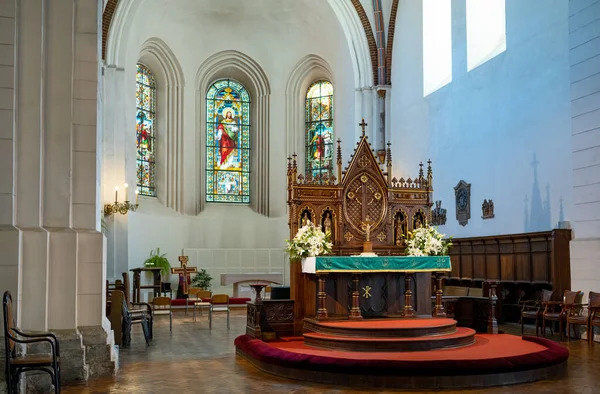 Riga, Letonya - 19 Ağustos 2020 Katedral 'in nave ve sunağı