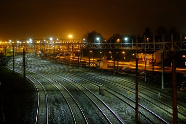 tren istasyonunda gece